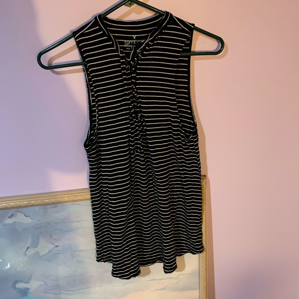 Long sleeveless top
